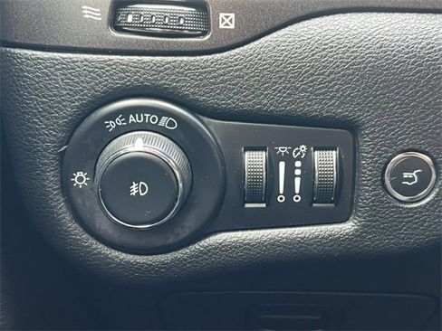 Used 2022 Jeep Cherokee Trailhawk image 19