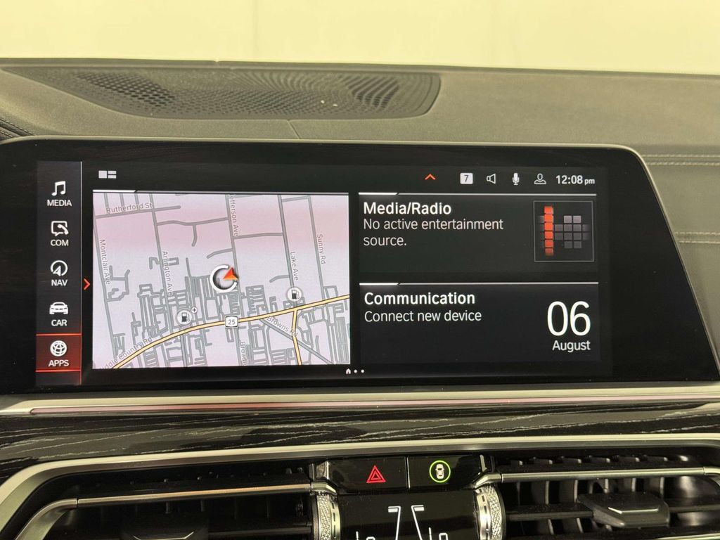 Used 2022 BMW X7 xDrive40i w/ M Sport Package AWD/4WD image 27