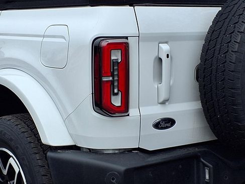 Used 2023 Ford Bronco Outer Banks image 11