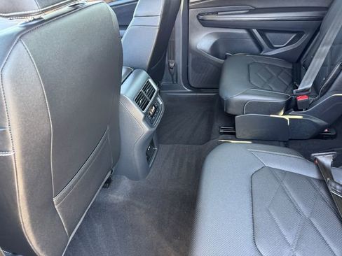 Used 2025 Volkswagen Atlas SE w/ Panoramic Sunroof Package AWD/4WD image 17
