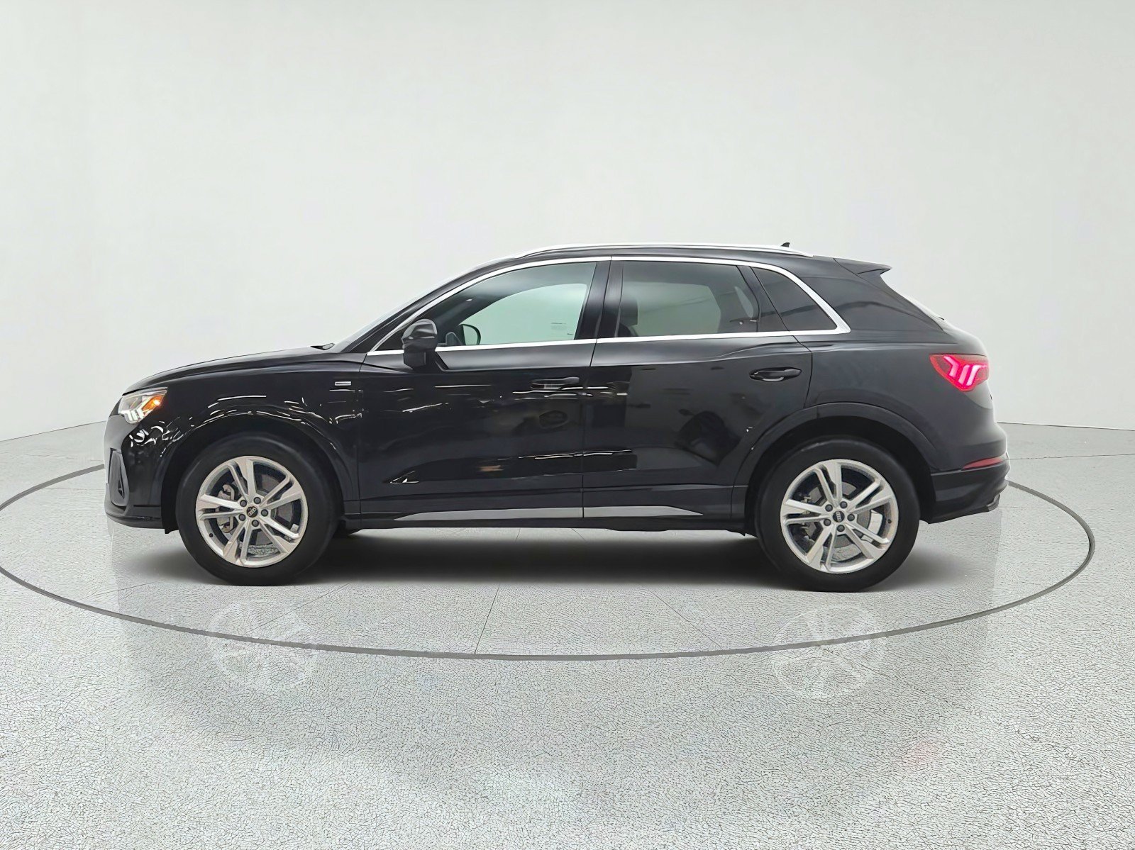 Used 2024 Audi Q3 2.0T Premium w/ Convenience Package AWD/4WD image 8