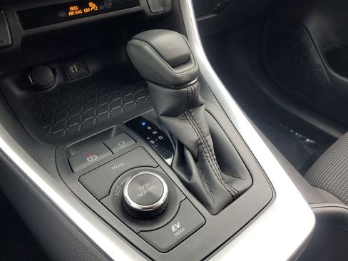 Used 2023 Toyota RAV4 LE image 28