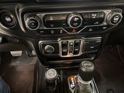 Used 2021 Jeep Wrangler Unlimited Sport image 39