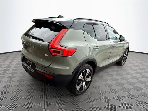 Used 2023 Volvo XC40 Recharge Plus image 6