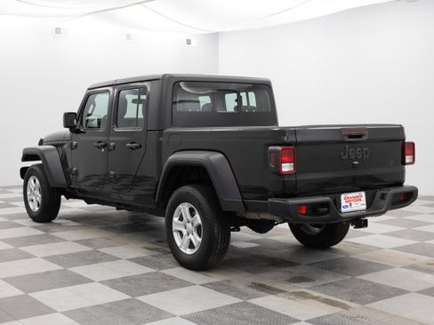 Used 2024 Jeep Gladiator Sport image 7