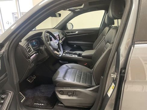 Certified 2025 Volkswagen Atlas Cross Sport SEL R-Line image 7