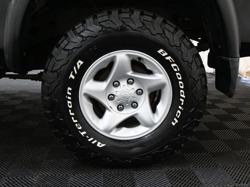 Used 2002 Toyota Tundra Limited image 29
