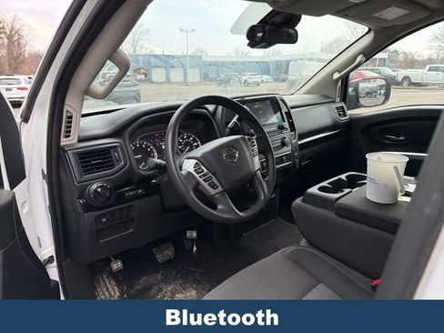 Used 2022 Nissan Titan SV image 4