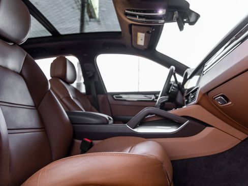 Certified 2023 Porsche Cayenne Turbo S image 46