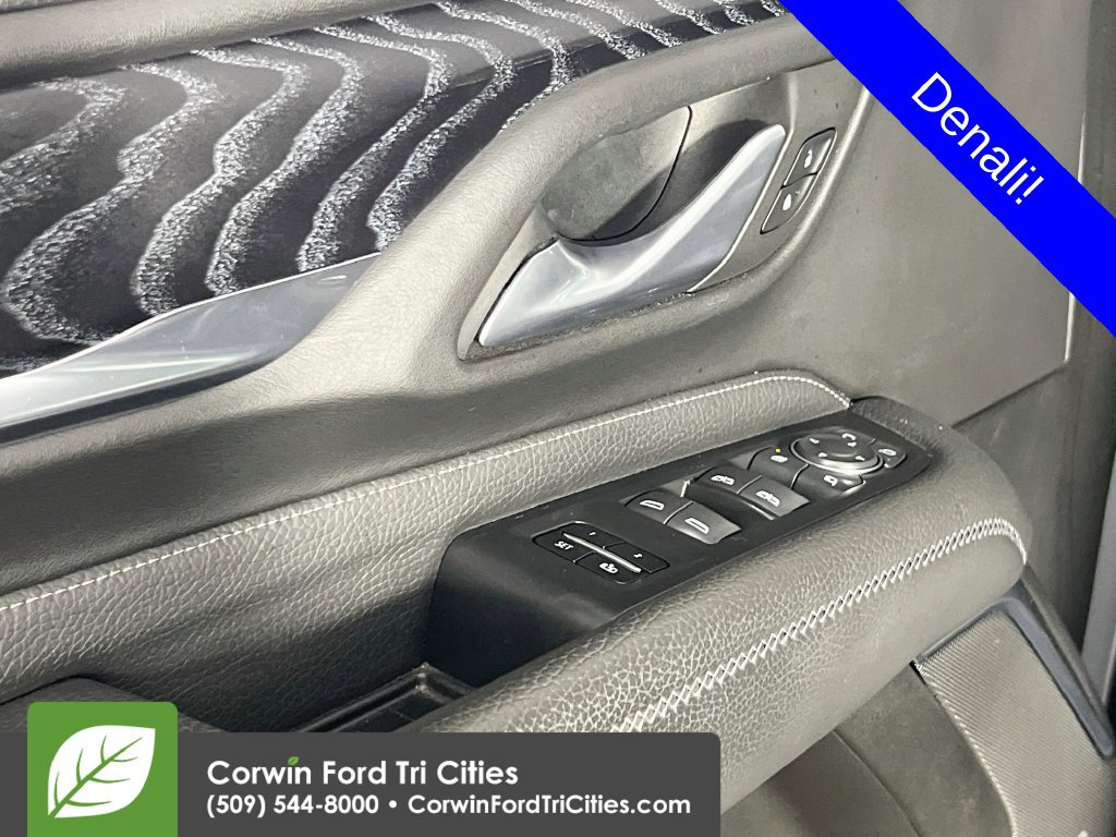 Used 2022 GMC Yukon XL Denali AWD/4WD image 11