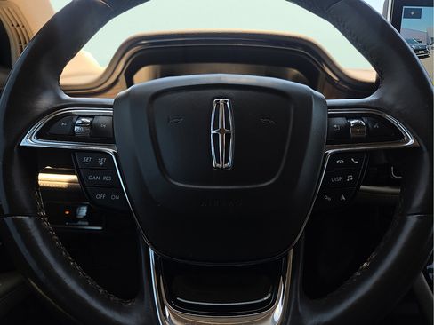 Used 2022 Lincoln Nautilus Reserve w/ Luxury Package FWD image 19