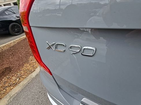 Used 2025 Volvo XC90 B6 Plus w/ Protection Package Premier image 9