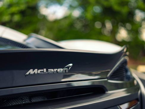 Used 2019 McLaren 570S Spider RWD image 24