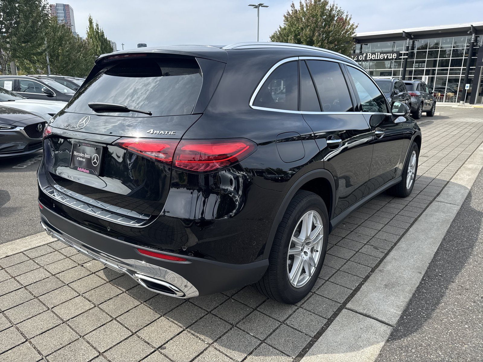Used 2023 Mercedes-Benz GLC 300 4MATIC image 5