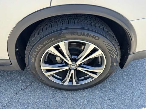 Used 2017 Nissan Rogue SL FWD image 37