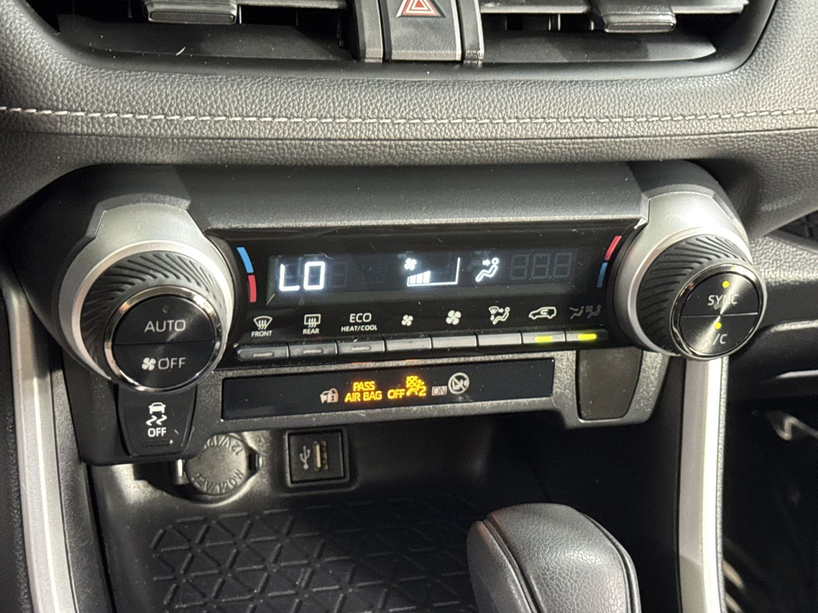 Used 2024 Toyota RAV4 LE AWD/4WD image 33