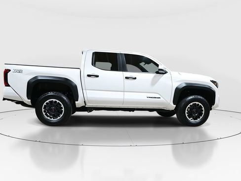 Used 2024 Toyota Tacoma TRD Off-Road image 4