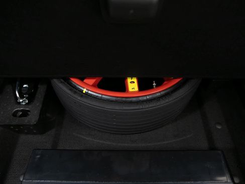 Certified 2025 Porsche Macan image 33