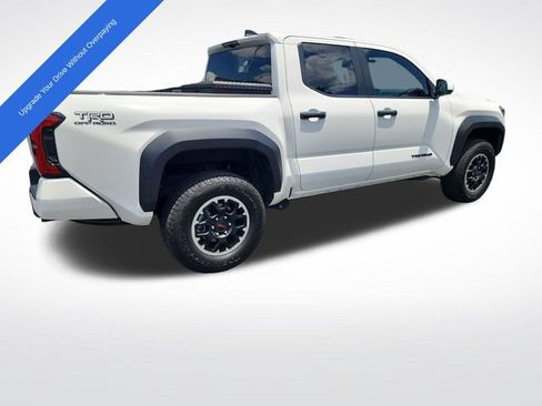 Used 2025 Toyota Tacoma TRD Off-Road AWD/4WD image 5
