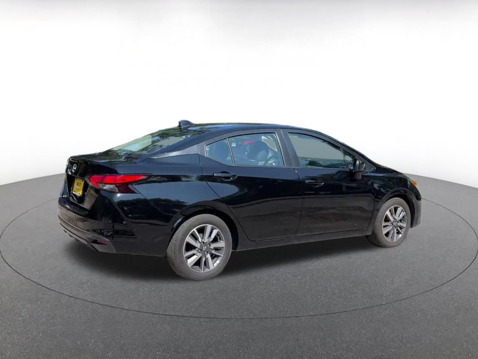 Used 2025 Nissan Versa SV FWD image 14