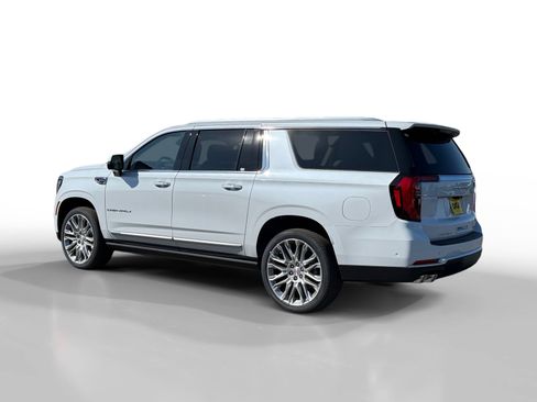 New 2026 GMC Yukon XL Denali w/ Denali Reserve Package image 3