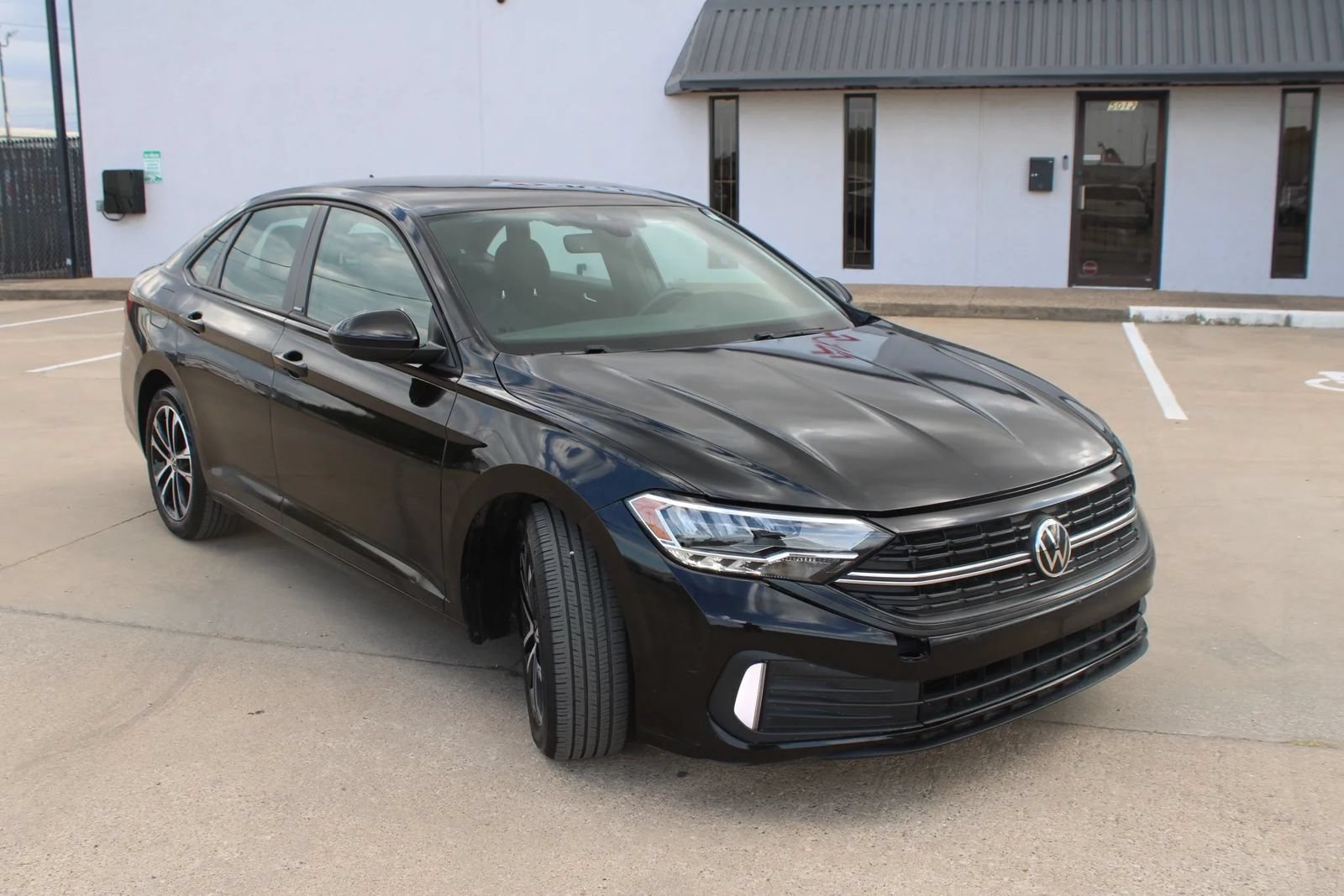 Used 2024 Volkswagen Jetta Sport FWD image 3