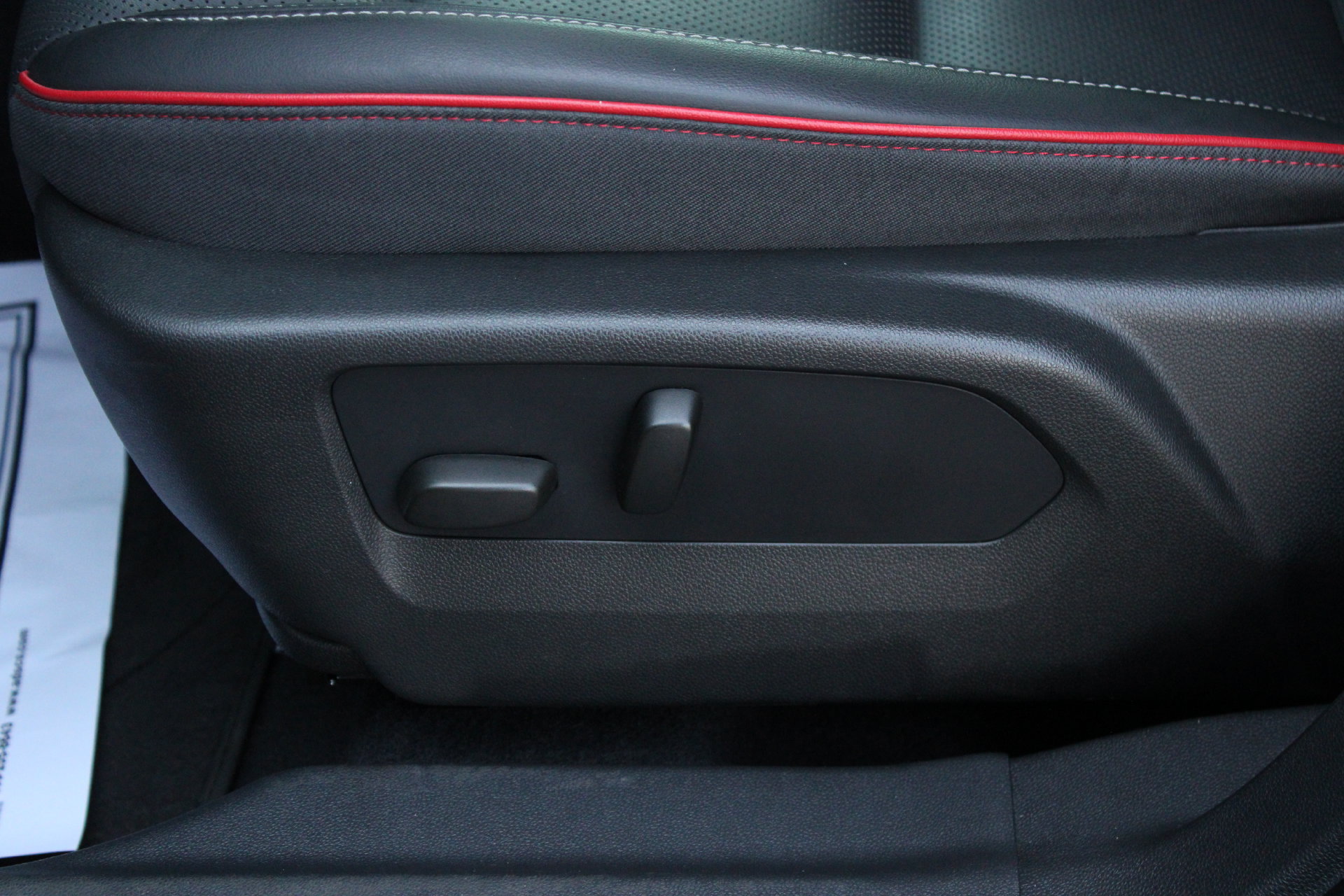 Used 2022 Buick Envision Essence w/ Sport Touring Package FWD image 12