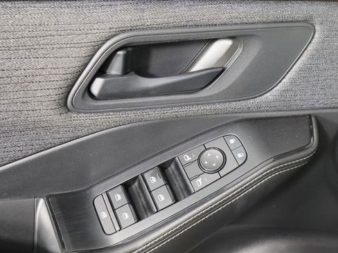 Used 2021 Nissan Rogue S image 22