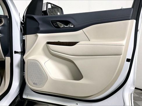 Used 2021 GMC Acadia Denali w/ Denali Technology Package image 24