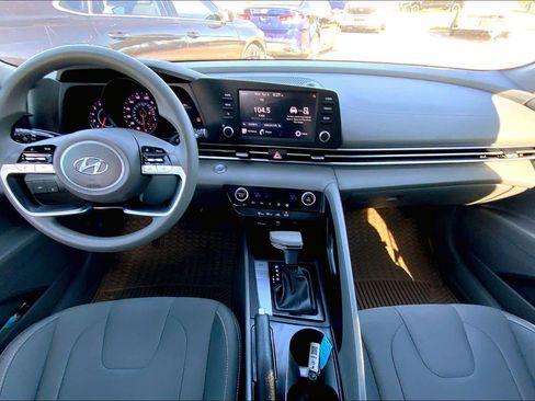 Used 2022 Hyundai Elantra SEL w/ Cargo Package image 13