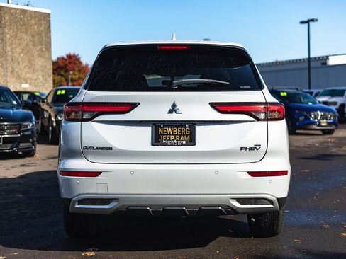 Used 2023 Mitsubishi Outlander SE image 9
