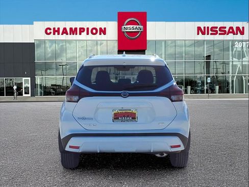 Used 2024 Nissan Kicks SR w/ SR Premium Package image 6