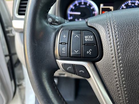 Used 2018 Toyota Highlander Plus AWD/4WD image 21