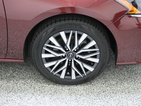 Used 2025 Nissan Altima 2.5 SV FWD image 5