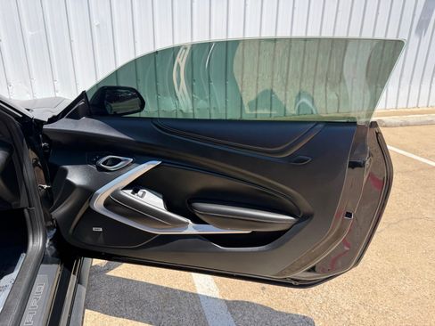 Used 2018 Chevrolet Camaro SS RWD image 18