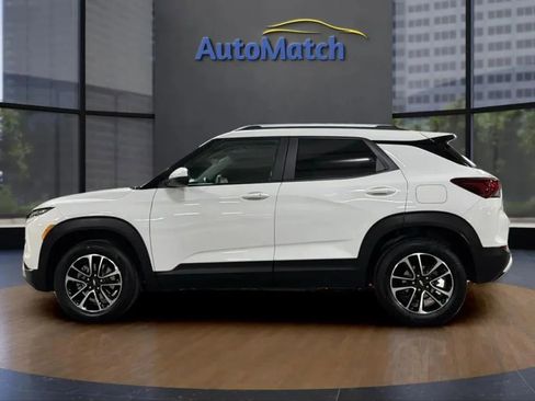 Used 2024 Chevrolet TrailBlazer LT w/ LT Cold Weather Package image 5