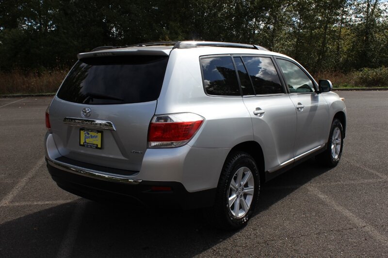Used 2012 Toyota Highlander SE w/ Tow Pkg AWD/4WD image 4