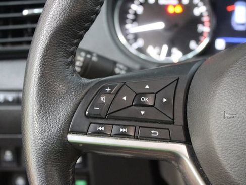 Used 2020 Nissan Rogue SV AWD/4WD image 16