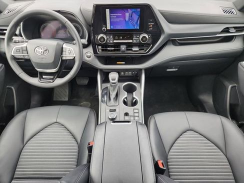 Certified 2025 Toyota Highlander XSE image 24