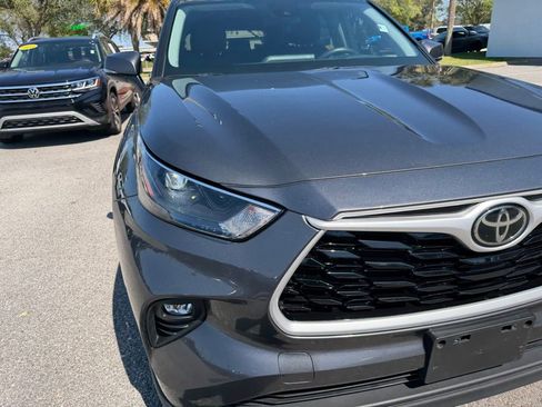 Used 2022 Toyota Highlander LE image 14