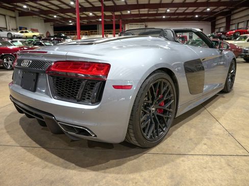 Used 2018 Audi R8 V10 w/ Carbon Exterior Package AWD/4WD image 8