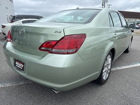 Used 2010 Toyota Avalon XLS image 4