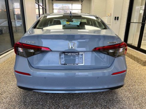Used 2024 Honda Civic Touring image 3