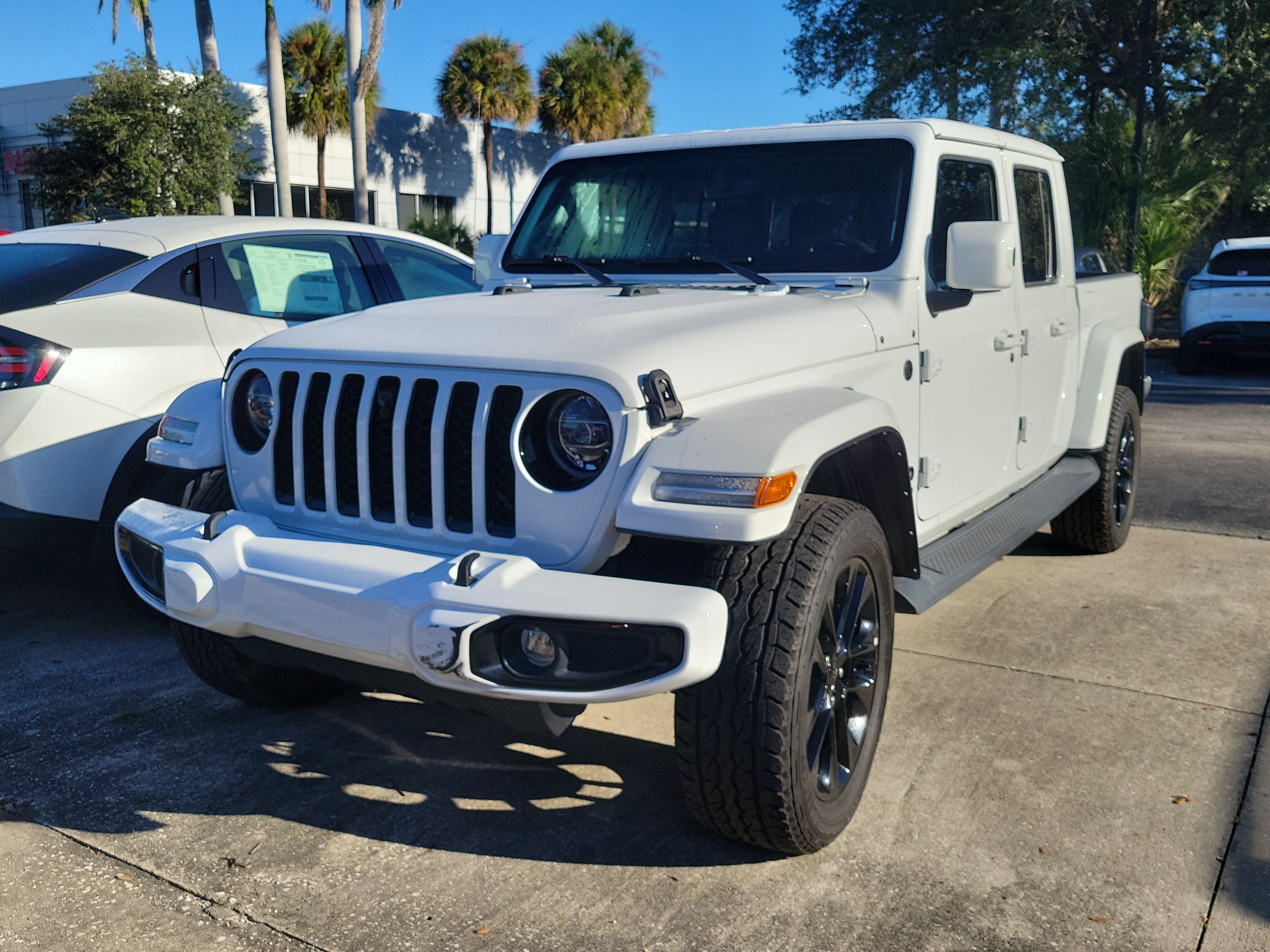 Used 2021 Jeep Gladiator Overland AWD/4WD image 2