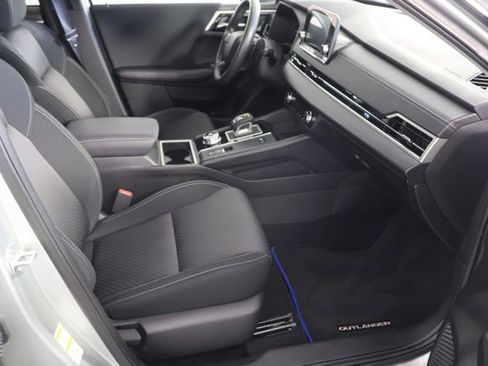 Used 2025 Mitsubishi Outlander ES image 23