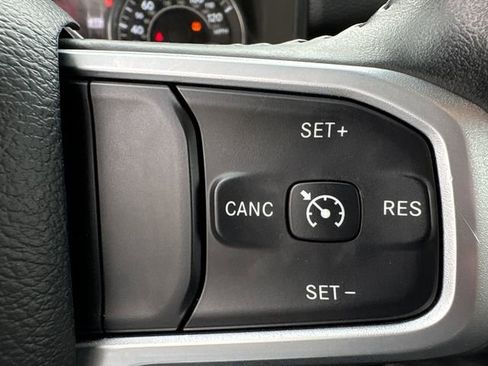Used 2023 RAM 1500 Big Horn AWD/4WD image 30