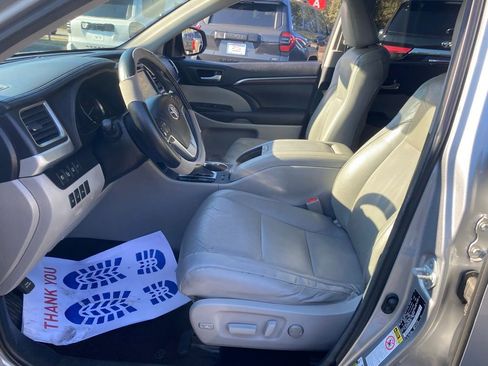 Used 2016 Toyota Highlander Limited Platinum image 6