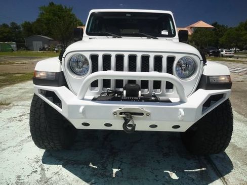 Used 2018 Jeep Wrangler Unlimited Sahara AWD/4WD image 8