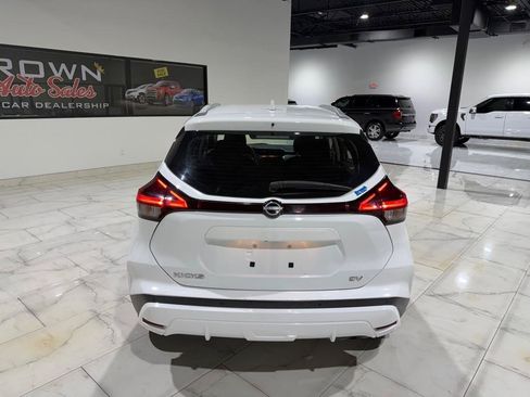 Used 2022 Nissan Kicks SV FWD image 11