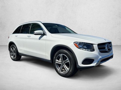 Used 2019 Mercedes-Benz GLC 300 4MATIC image 3